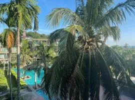 Sea View & Pool Apartment