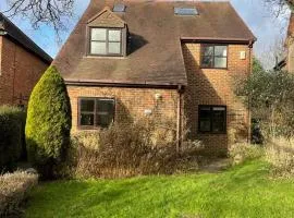 Spacious Village House near Oxford with Woodburner