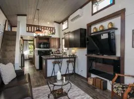Gorgeous 1BR Tiny Home with Pool and Bocce