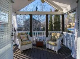Gorgeous 1BR Tiny Home with Pool and Bocce