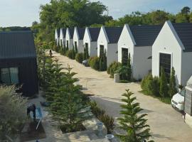 เลอร์กบินทร์, Hotel in Kabin Buri