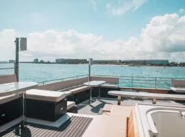 Catamarán de lujo HASTEN