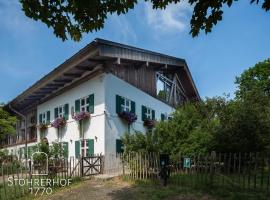 5 Sterne Ferienhaus Gut Stohrerhof am Ammersee bis 15 Personen, Hotel in Dießen am Ammersee