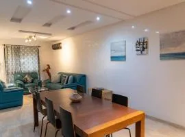 Two Bed Luxury Appt with air conditioning parking and pool