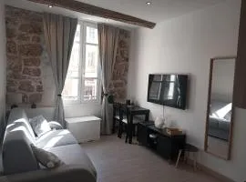Adorable studio vieil Antibes