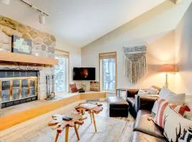 Mtn Condo on Tenmile Creek Hot Tub and Pool Access!