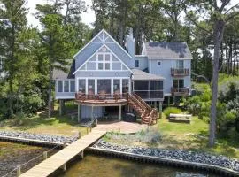 Grandview - Pet friendly, Waterfront home with dock!