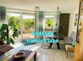 Sonnige Südwohnung mit Terrasse, Badesee