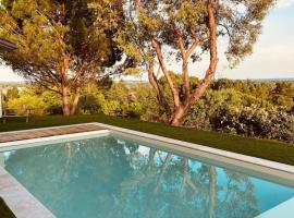 Nice villa with a view, Hotel in Saint-André-de-Cubzac