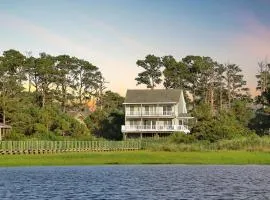 Hidden Treasure - Waterfront home with boat dock!