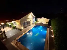 GoBravo 37 - 2Bhk Farm with Pool & Garden Sec150 Noida