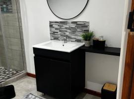 Riverstone Studio - Self Catering, hotel v destinaci Cradock