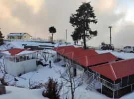 Himalayan Holidays Camp & Resort near Surkanda Devi, hotel in Dhanaulti