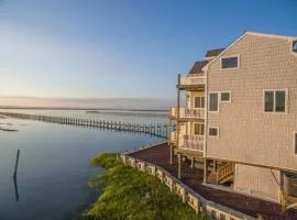 La Vie - Waterfront, boat dock & Pool!