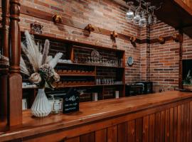 K&eacute;ri Panzi&oacute; &eacute;s Rendezv&eacute;nyh&aacute;z, caba&ntilde;a o casa de campo en Otomani