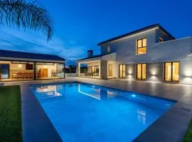Palm Breeze Villa by Fidalsa