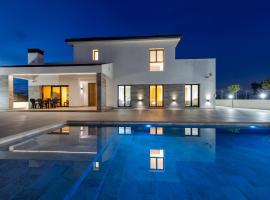 Palm Breeze Villa by Fidalsa, hotel di Catral