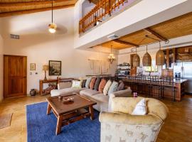 Harmonic Farms Beachfront Villa, hotel di Nandayure