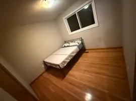 AIRPORT KITCHENER HOMESTAY-Near Conestoga College, Fairview Mall, Plaza- 24Hrs Checkin
