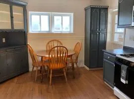 Private house with 3 bedrooms and 1 bathroom and free parking convenient to NYC Manhattan bus and train