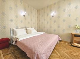 У центрі 2 кімнатна квартира біля ЦУМу з власною закритою парковкою. Мережа Alex Apartments