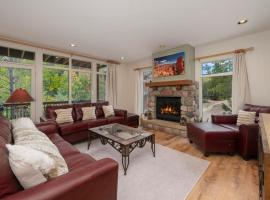 Luxe Home Minutes To Skiing Hot Tub, hotel u gradu 'Winter Park'