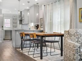 DU Cherry Creek Bungalow Sleeps 4，位于丹佛的酒店