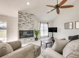 1 Mi to Lake Jacksonville Pet-Friendly Home, hotel in Jacksonville