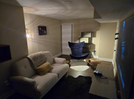 Gorgeous Guest Suite in Marietta!! Minutes from Historic Marietta Square，位于玛丽埃塔市的酒店