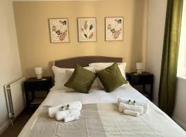 Star Cottage - in the heart of the Town centre Ringwood, New Forest