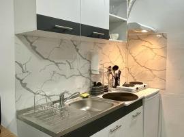 The Box、ヤシのホテル