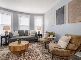 Completely Remodeled Walking Distance to Downtown Close to the Beach Downstairs Washer Dryer