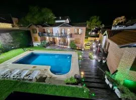 De la Plaza Hotel y Apart