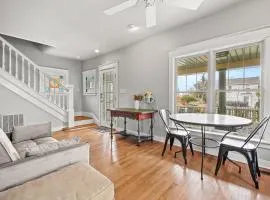 Oasis on Main - Charming Victorian on Main Street!