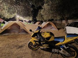 Waveside Camping, hotel v destinaci Borsh