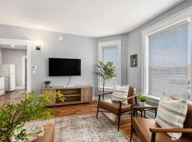 Remodeled Mins to Beach & Downtown Downstairs