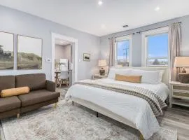 Studio Updated 1 Block to Downtown & Mins to Beach