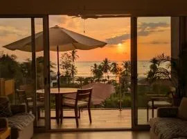 Beachfront Condo Stunning Views