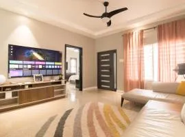 LnD Villa! Lovely gated community, 24 hrs security, amazing view, and pool