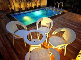 Noach Villa, Spacious with Private Pool just 30 km from E-City, hotel v destinaci Mattigiri