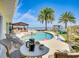 Waterfront Daytona Escape with Pool and Game Room!, hotel en South Daytona