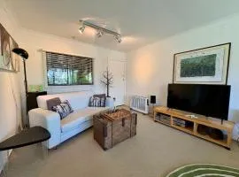 Shack No. 5 A Quirky, Retro Beach Escape in Jervis Bay!