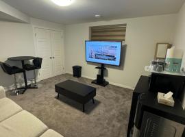 Private luxury Guest Suite in Winnipeg, Separate Entrance and Free Parking，溫尼伯的自炊式住宿
