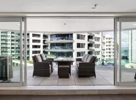 A Strand of Paradise, Oceanside Views & Pool