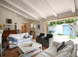 Maison de Charme avec Cour et Jardin au Coeur du Village - FR-1-434-115