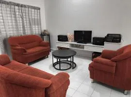 Putera Indah Homestay Batu Pahat 13 pax by Ngio