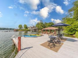 Lake Hickory Trio 2BR Green Unit、ヒッコリーのホテル
