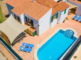 Oliver Villa con piscina y aire acondicionado!
