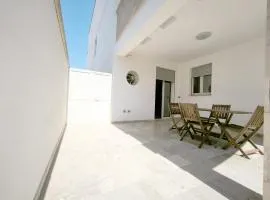 Trilocale Dafne 2 in centro città in Salento