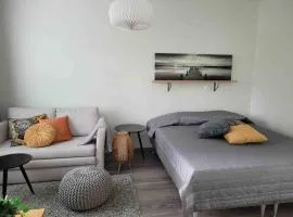 Modern apartment- great equipment - Smart TV -Fast Wifi, Close to the center